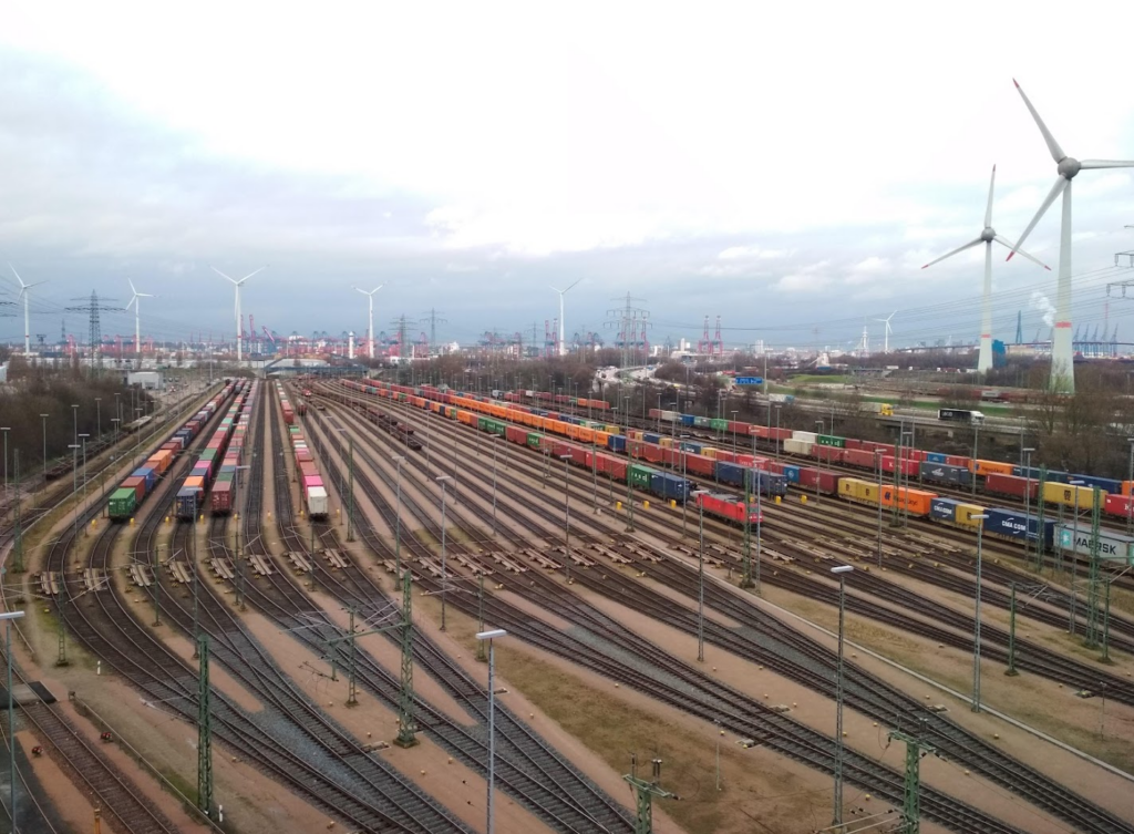 Das Bild zeigt einen Blick auf die Gleisgruppen des Hafenbahnhofs Alte Süderelbe